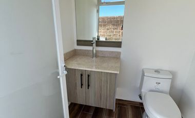 CASA DE CUATRO REC. UNA EN PLANTA BAJA