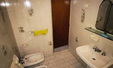 ALQUILER casa 2 DORM y patio Bº AYACUCHO.