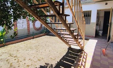 ALQUILER casa 2 DORM y patio Bº AYACUCHO.