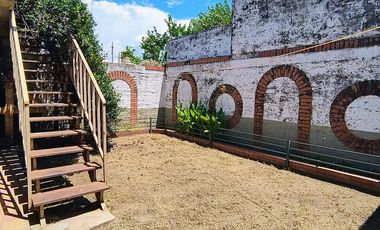 ALQUILER casa 2 DORM y patio Bº AYACUCHO.