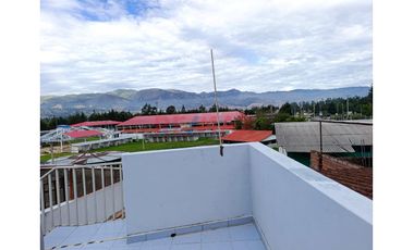 ¡Atencion Empresas!, Se Alquila Amplia Casa De 2 Pisos + Azotea + Garaje Para 5 Vehiculos En Cajamarca - B. Del Inca, A. Construida 750M2, S/. 8,500
