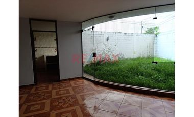 ¡Atencion Empresas!, Se Alquila Amplia Casa De 2 Pisos + Azotea + Garaje Para 5 Vehiculos En Cajamarca - B. Del Inca, A. Construida 750M2, S/. 8,500