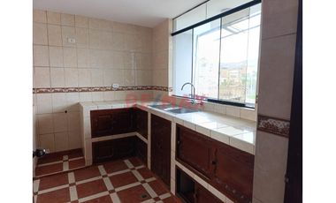 ¡Atencion Empresas!, Se Alquila Amplia Casa De 2 Pisos + Azotea + Garaje Para 5 Vehiculos En Cajamarca - B. Del Inca, A. Construida 750M2, S/. 8,500