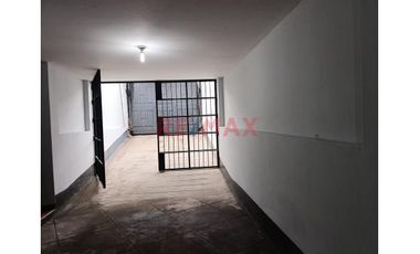 ¡Atencion Empresas!, Se Alquila Amplia Casa De 2 Pisos + Azotea + Garaje Para 5 Vehiculos En Cajamarca - B. Del Inca, A. Construida 750M2, S/. 8,500