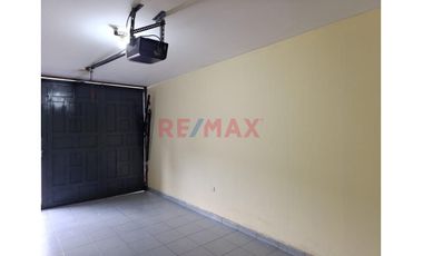 ¡Atencion Empresas!, Se Alquila Amplia Casa De 2 Pisos + Azotea + Garaje Para 5 Vehiculos En Cajamarca - B. Del Inca, A. Construida 750M2, S/. 8,500