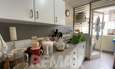 DEPARTAMENTO SEMI AMOBLADO EN VENTA EN CONDOMINIO SEGURO – 84 m² + COCHERA.