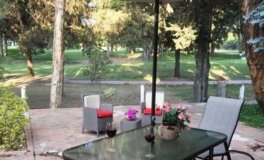SE RENTA CASA AMUEBLADA DE UN PISO CON POZA CUBIERTA EN EL CLUB DE GOLF TEQUISQUIAPAN MUY CERCA DEL CENTRO