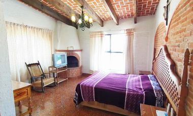 SE RENTA CASA AMUEBLADA DE UN PISO CON POZA CUBIERTA EN EL CLUB DE GOLF TEQUISQUIAPAN MUY CERCA DEL CENTRO