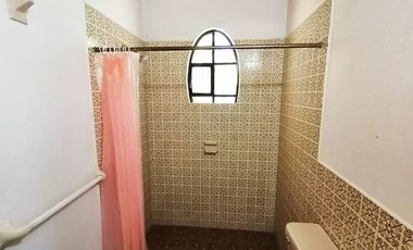 SE RENTA CASA AMUEBLADA DE UN PISO CON POZA CUBIERTA EN EL CLUB DE GOLF TEQUISQUIAPAN MUY CERCA DEL CENTRO