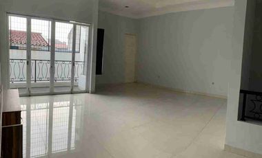 Disewakan Rumah Bagus Siap Huni di Gedung Hijau, Pondok Indah