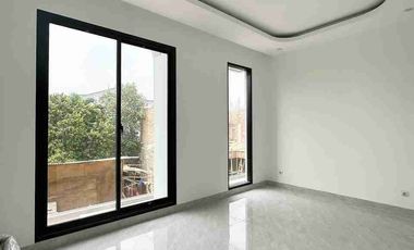Rumah 3 Lt Ready Stock di Cipayung 4 Menit LRT Ciracas, Mabes TNI Dekat Toll Bambu Apus, TMII