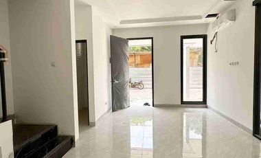 Rumah 3 Lt Ready Stock di Cipayung 4 Menit LRT Ciracas, Mabes TNI Dekat Toll Bambu Apus, TMII