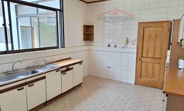 Se Arrienda Hermosa Casa de Amplias Dimensiones con Destino Administrativo, en el Centro de Quillota