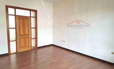 Se Arrienda Hermosa Casa de Amplias Dimensiones con Destino Administrativo, en el Centro de Quillota