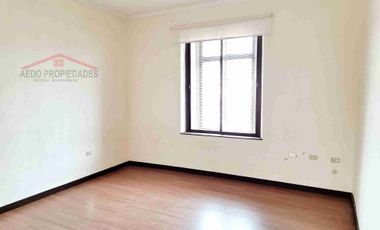 Se Arrienda Hermosa Casa de Amplias Dimensiones con Destino Administrativo, en el Centro de Quillota