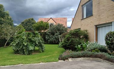 ESPECTACULAR CASONA EN SANTA ANA DE CHIA- CON APARTAESTUDIO INDEPENDIENTE