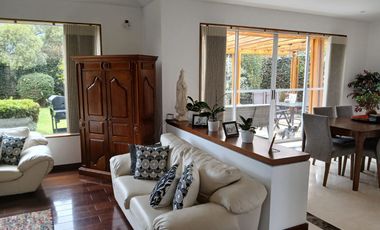 ESPECTACULAR CASONA EN SANTA ANA DE CHIA- CON APARTAESTUDIO INDEPENDIENTE