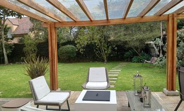 ESPECTACULAR CASONA EN SANTA ANA DE CHIA- CON APARTAESTUDIO INDEPENDIENTE