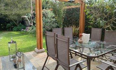 ESPECTACULAR CASONA EN SANTA ANA DE CHIA- CON APARTAESTUDIO INDEPENDIENTE