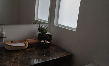 ESPECTACULAR CASONA EN SANTA ANA DE CHIA- CON APARTAESTUDIO INDEPENDIENTE