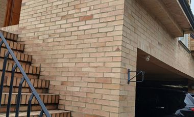 ESPECTACULAR CASONA EN SANTA ANA DE CHIA- CON APARTAESTUDIO INDEPENDIENTE