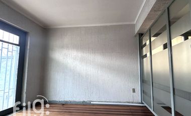 Arriendo Casa Comercial 2 Pisos en Avenida, 260 m² Terreno, Estacionamientos