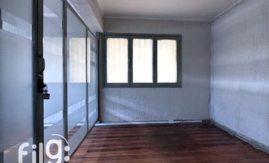 Arriendo Casa Comercial 2 Pisos en Avenida, 260 m² Terreno, Estacionamientos