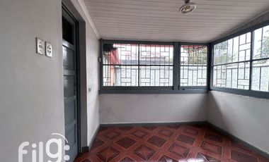 Arriendo Casa Comercial 2 Pisos en Avenida, 260 m² Terreno, Estacionamientos