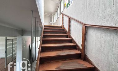 Arriendo Casa Comercial 2 Pisos en Avenida, 260 m² Terreno, Estacionamientos