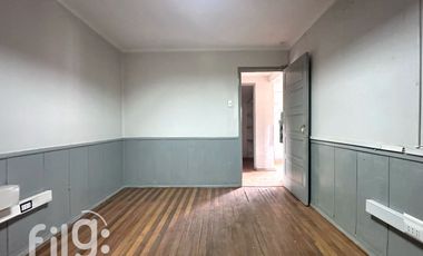 Arriendo Casa Comercial 2 Pisos en Avenida, 260 m² Terreno, Estacionamientos