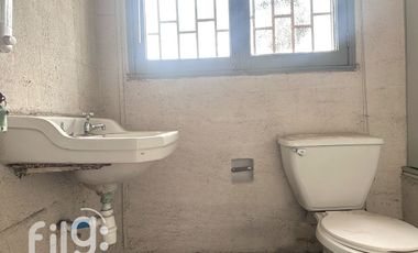 Arriendo Casa Comercial 2 Pisos en Avenida, 260 m² Terreno, Estacionamientos