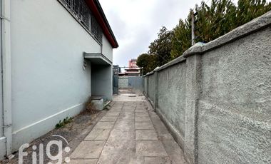 Arriendo Casa Comercial 2 Pisos en Avenida, 260 m² Terreno, Estacionamientos