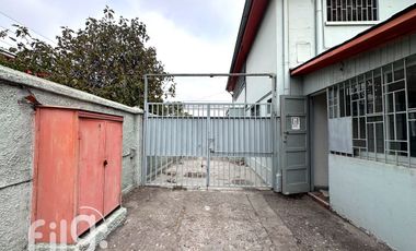 Arriendo Casa Comercial 2 Pisos en Avenida, 260 m² Terreno, Estacionamientos