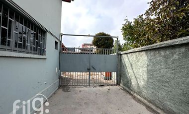 Arriendo Casa Comercial 2 Pisos en Avenida, 260 m² Terreno, Estacionamientos