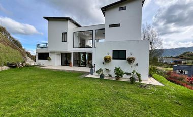 VENTA CASA CAMPESTRE LOMA DEL ESCOBERO ENVIGADO