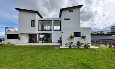 VENTA CASA CAMPESTRE LOMA DEL ESCOBERO ENVIGADO