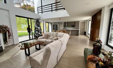 VENTA CASA CAMPESTRE LOMA DEL ESCOBERO ENVIGADO