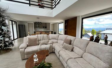VENTA CASA CAMPESTRE LOMA DEL ESCOBERO ENVIGADO
