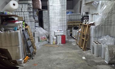 Bodega comercial en renta con pequeño departamento