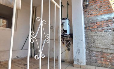 Bodega comercial en renta con pequeño departamento