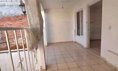 Bodega comercial en renta con pequeño departamento