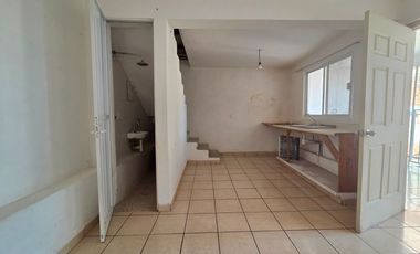 Bodega comercial en renta con pequeño departamento