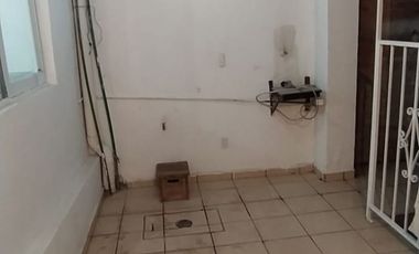 Bodega comercial en renta con pequeño departamento