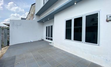 Disewa Rumah Hoek 2 Lantai Baru di Clematis Metland Puri