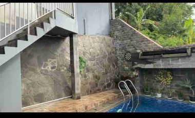 Dijual Vila dengan View Cantik Persawahan di Dekat Kaki Gunung