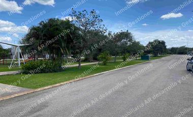 Lote de 615.9m2 Privada Residencial Jardines de Rejoyada Zona Norte de Merida