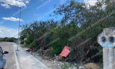 Lote de 615.9m2 Privada Residencial Jardines de Rejoyada Zona Norte de Merida