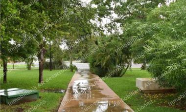 Lote de 615.9m2 Privada Residencial Jardines de Rejoyada Zona Norte de Merida