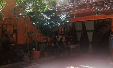 BONITA CASA CON DEPARTAMENTO