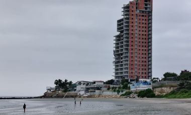 @En Venta Casa con amplio Terreno en Ballenita vía a Chuyuipe